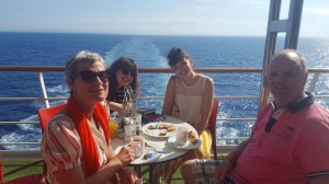 à bord du Néoriviera - Florence, Delphine, Emilie et Manu
